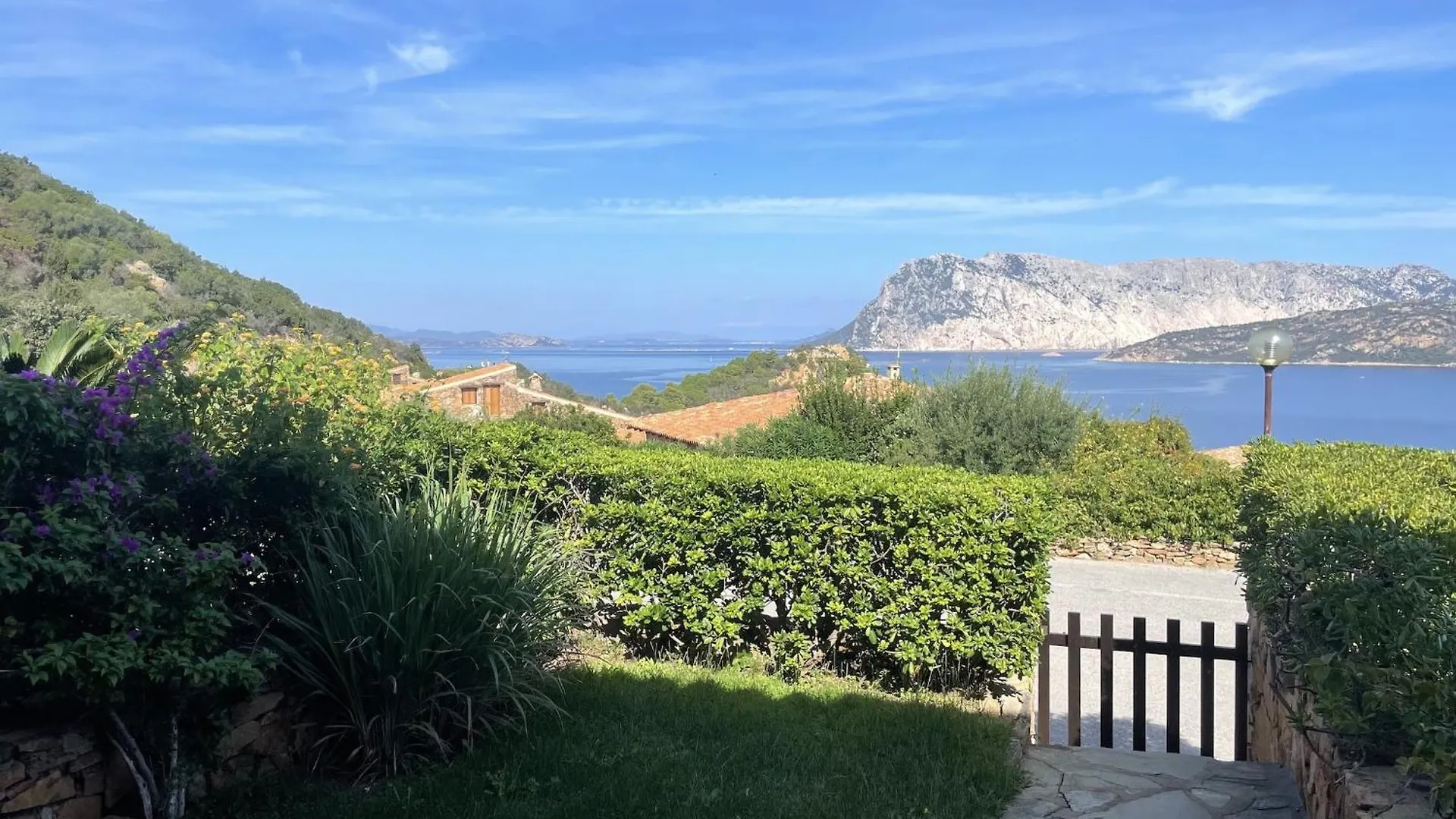カーポ・コーダ・カヴァッロPunta Est Giardino E Vista Mareアパートメント イタリア